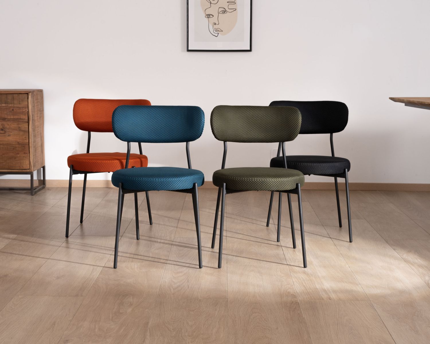 Lote de 2 sillas de comedor de tela color terracota y patas de metal de estilo retro «Lato» 