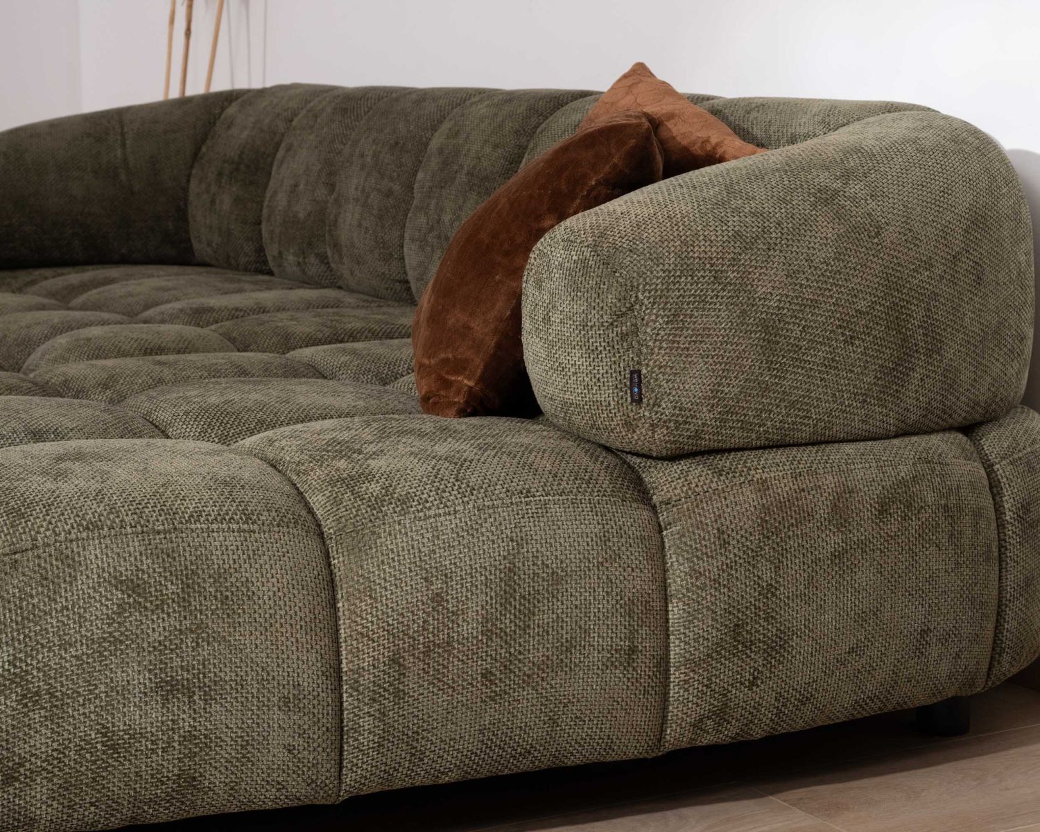 Sofá con ajuste eléctrico y chaise longue «Syltan» en tejido ultrasuave de color verde oscuro