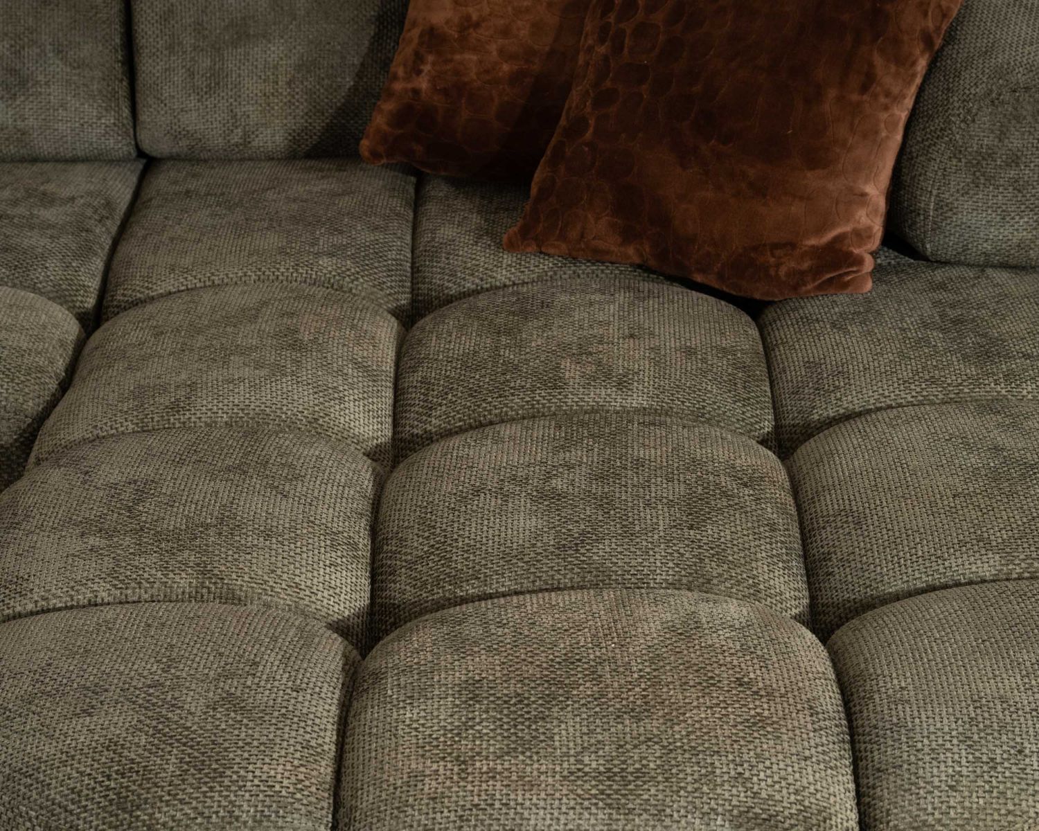 Sofá con ajuste eléctrico y chaise longue «Syltan» en tejido ultrasuave de color verde oscuro