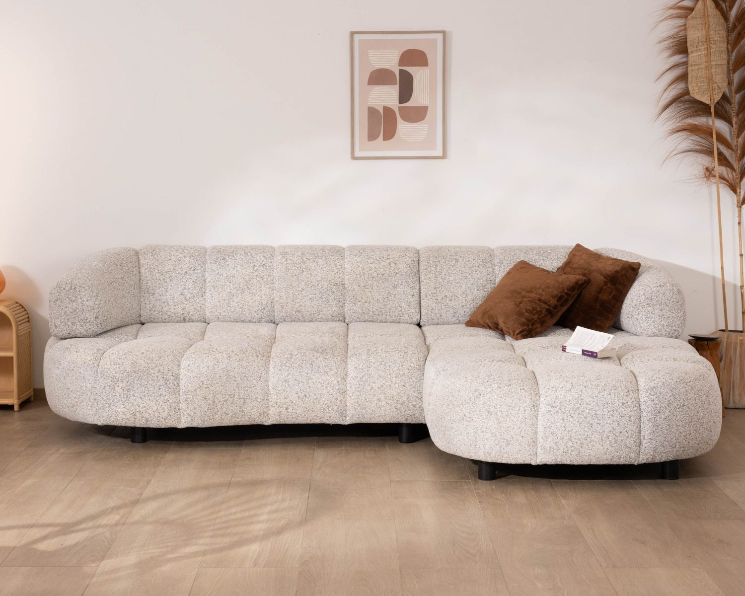 Sofá con asiento eléctrico y chaise longue a la derecha «Syltan», en tejido blanco roto con trama