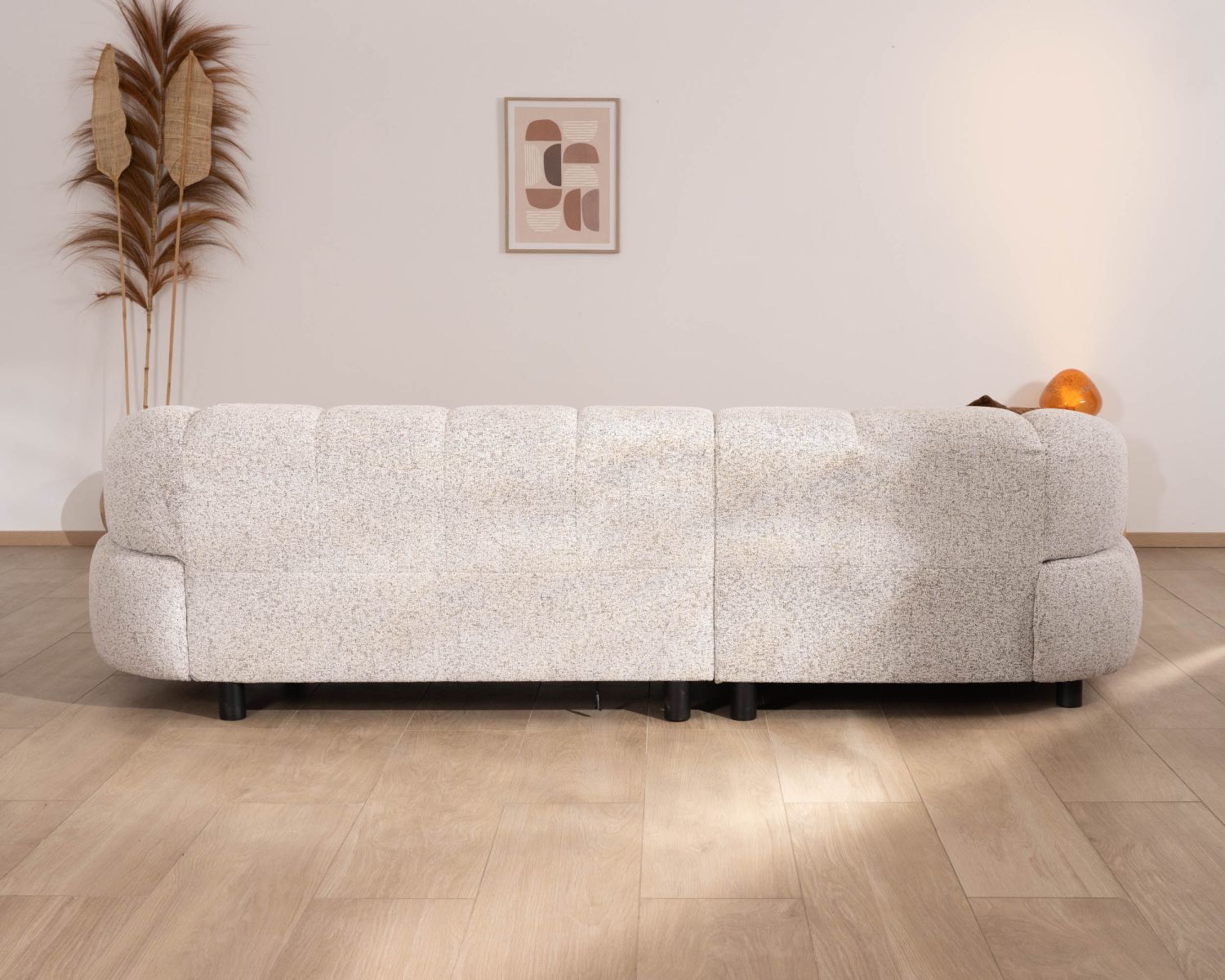 Sofá con extensión eléctrica y chaise longue «Syltan», en tejido de trama color blanco roto, ultracómodo