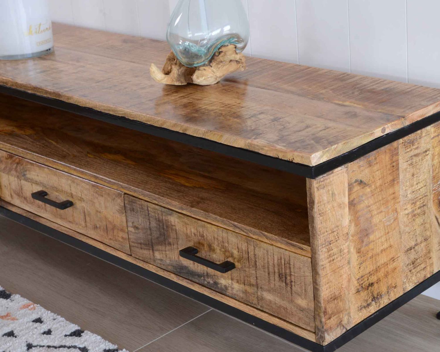 Mueble para la tele de estilo minimalista, en madera maciza de mango y metal «Mango» 