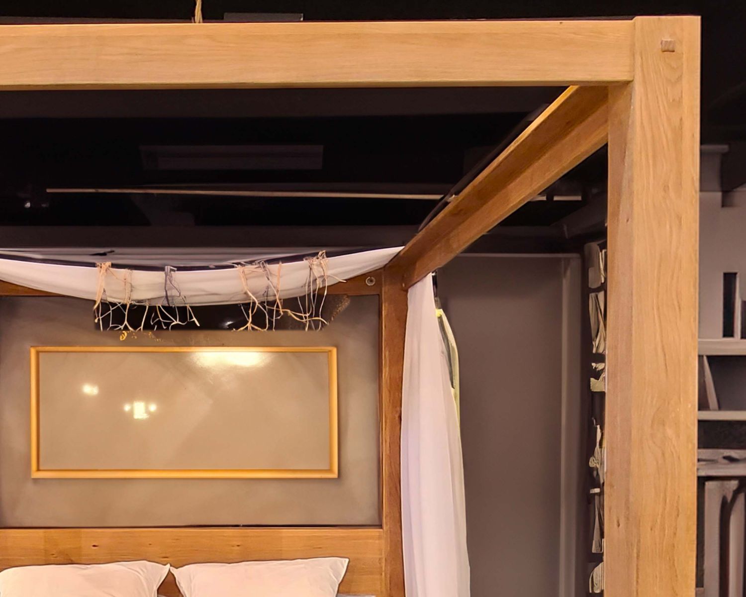 Cama con dosel de roble aceitado para colchón de 160 x 200 cm «Kamaia»