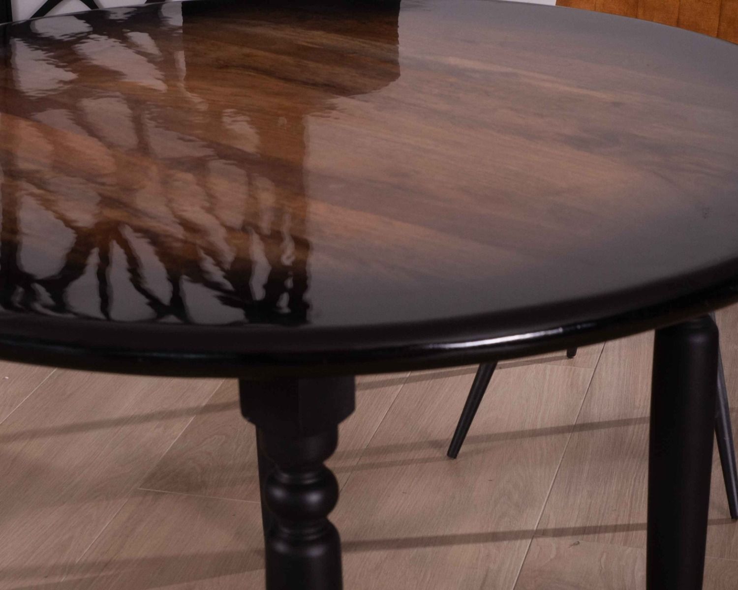 Mesa de comedor redonda bicolor con acabado lacado en madera «Pop Vintage», 120 cm