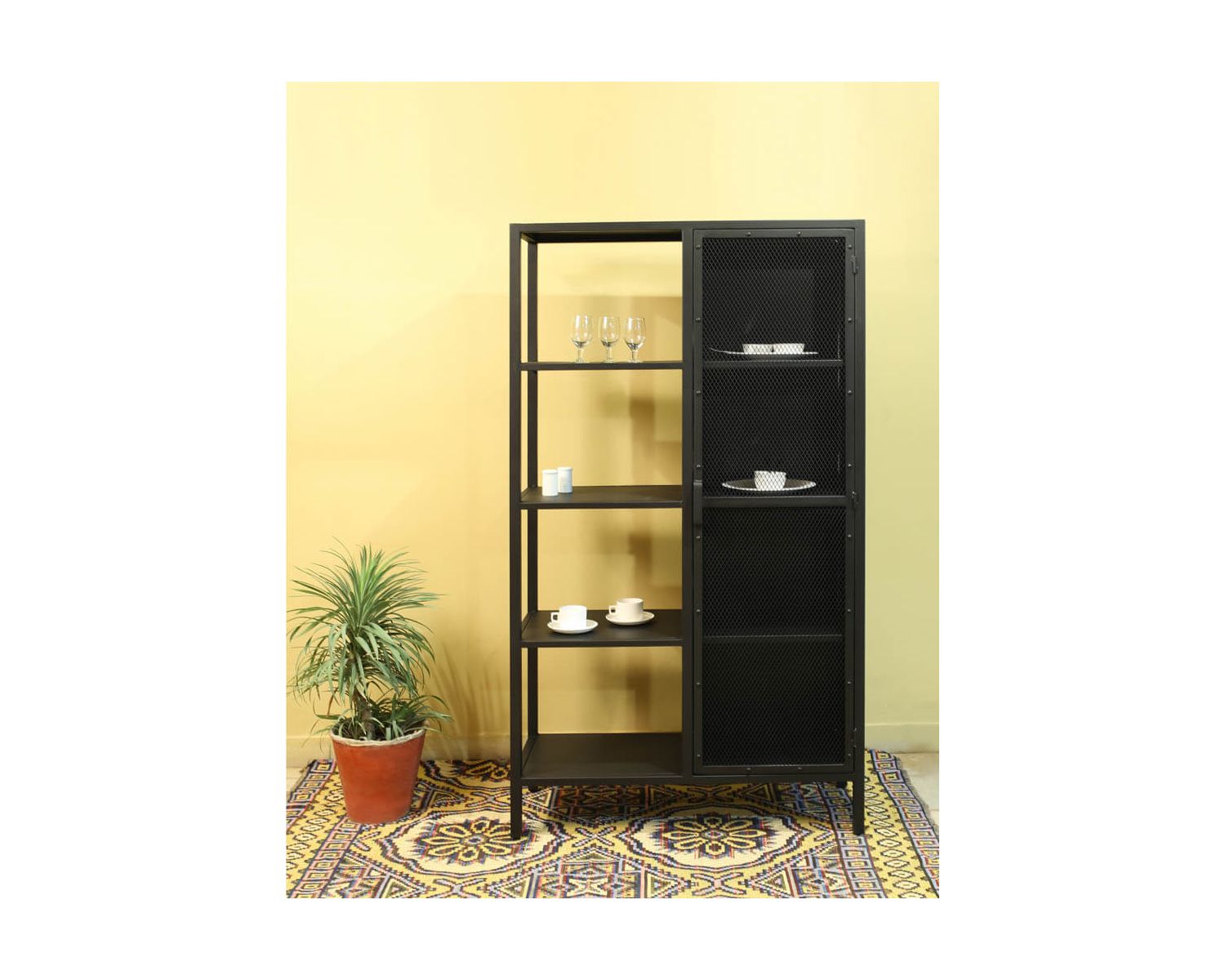 Armario industrial de metal negro, 1 puerta y 4 estantes, modelo «Atelier», alt. 180