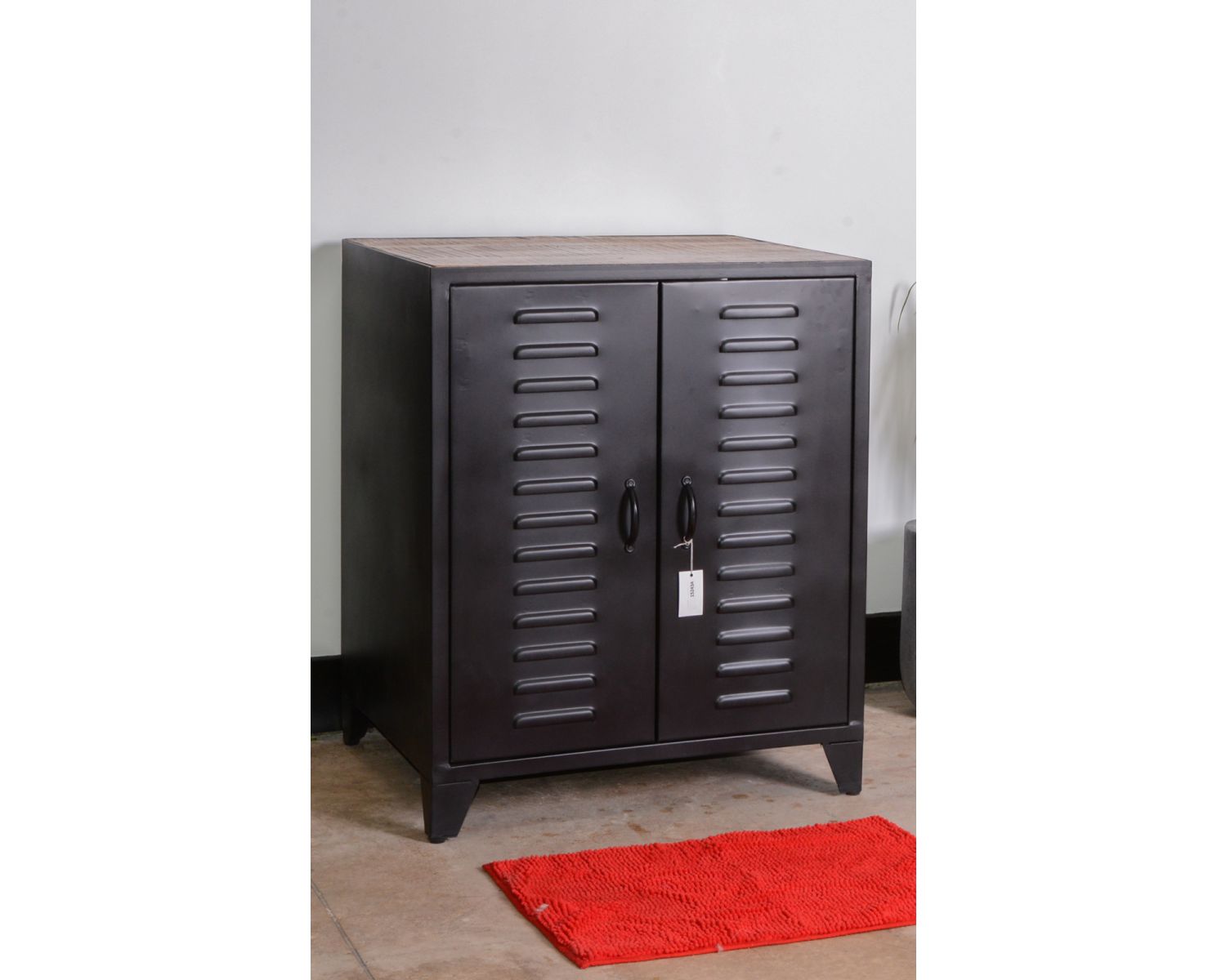Mueble de lavabo de baño de estilo industrial en metal negro 
