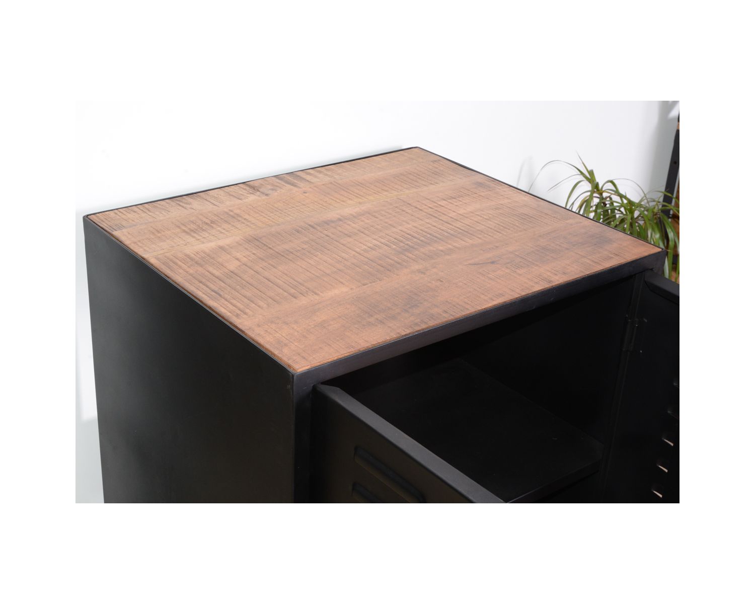 Mueble de lavabo de baño de estilo industrial en metal negro 