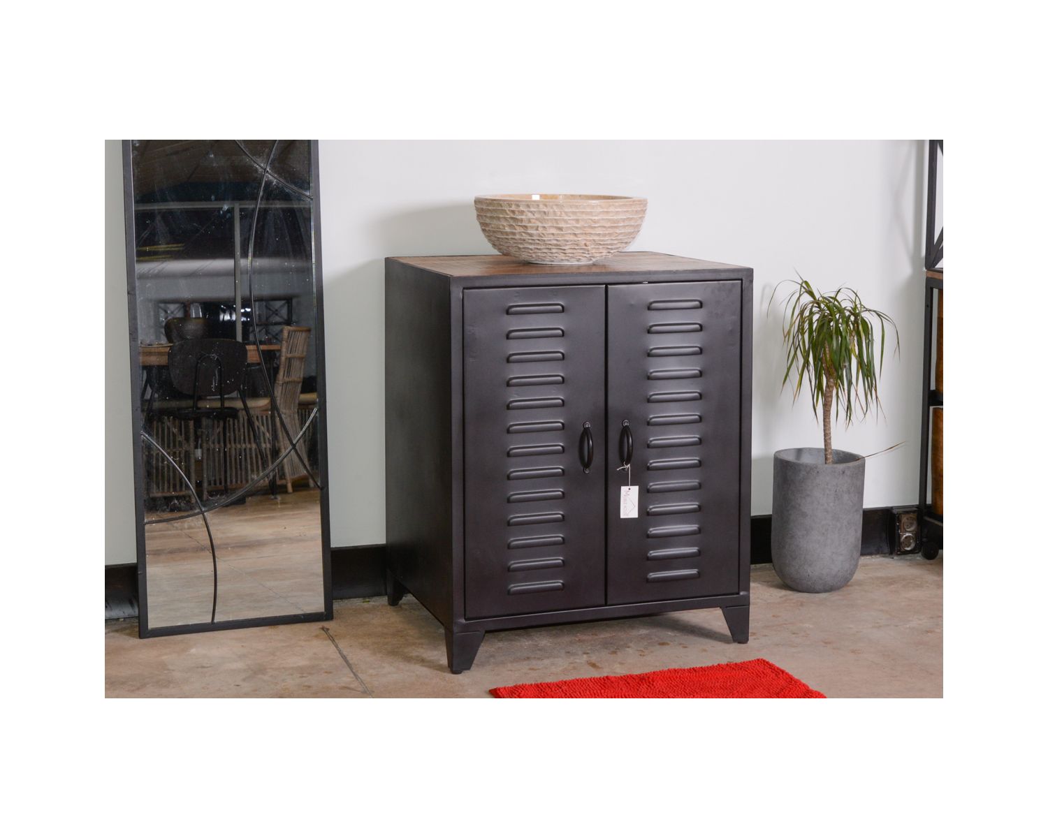 Mueble de lavabo de baño de estilo industrial en metal negro 