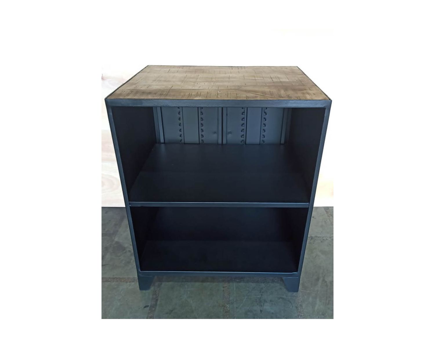 Mueble de lavabo de baño de estilo industrial en metal negro 