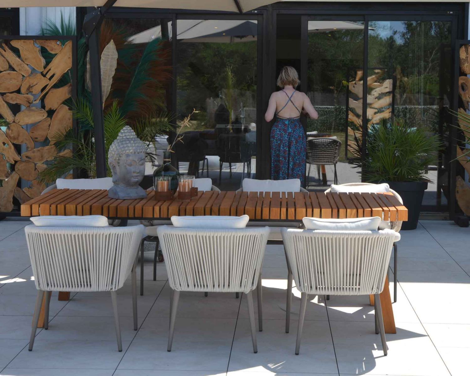 Lote de 2 sillas de jardín de diseño, de tela y aluminio color champán, modelo «Cheverny»