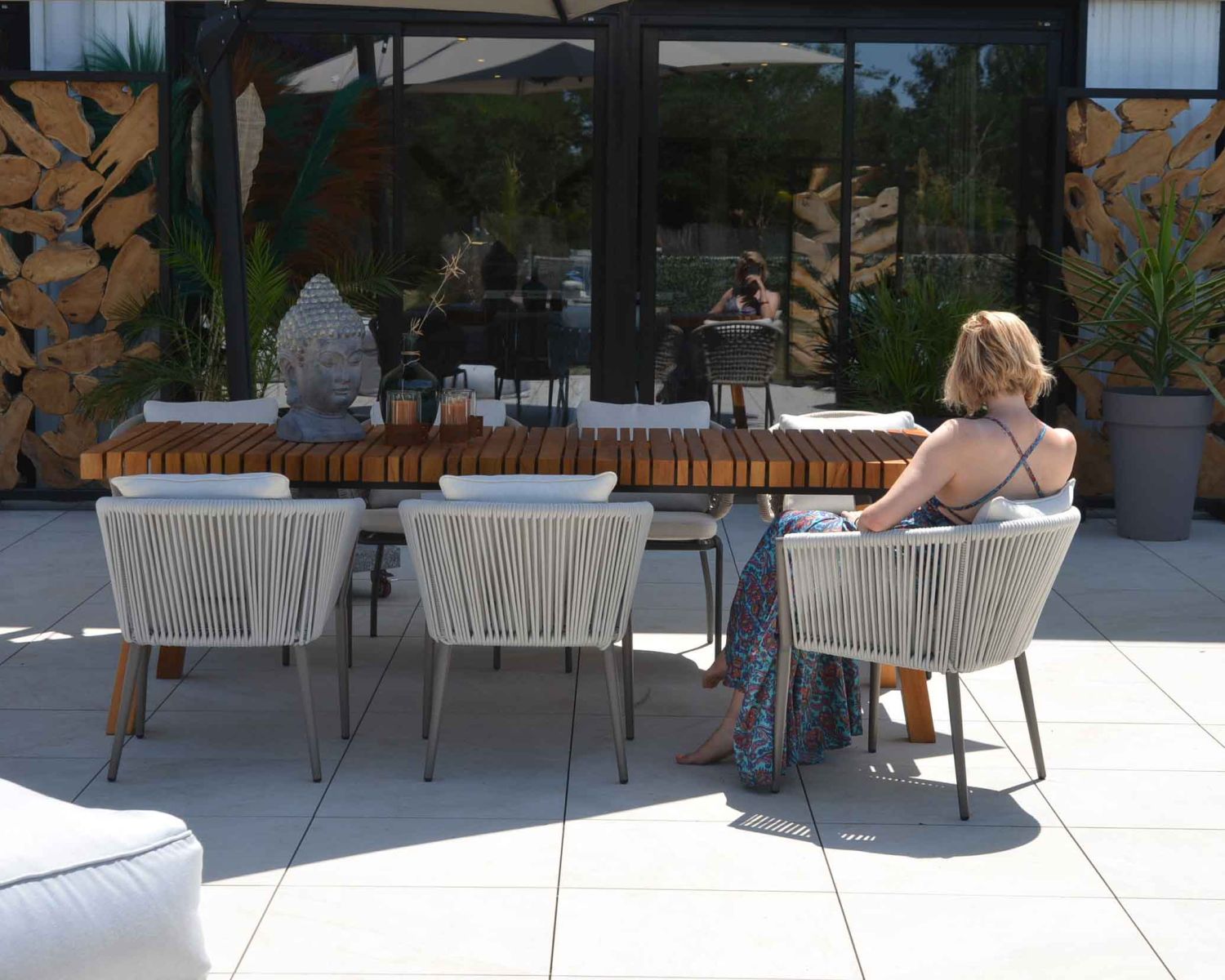 Lote de 2 sillas de jardín de diseño, de tela y aluminio color champán, modelo «Cheverny»