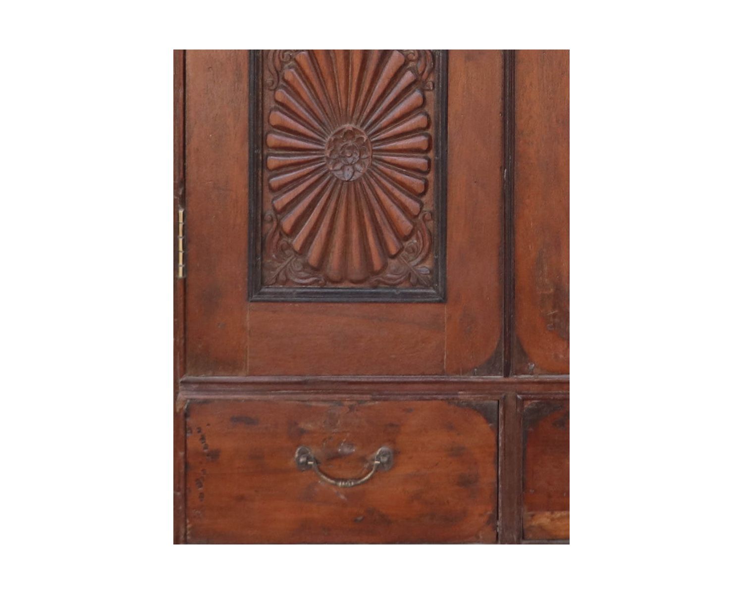 Puerta india de dos hojas de madera patinada con elegantes motivos «Puerta antigua»