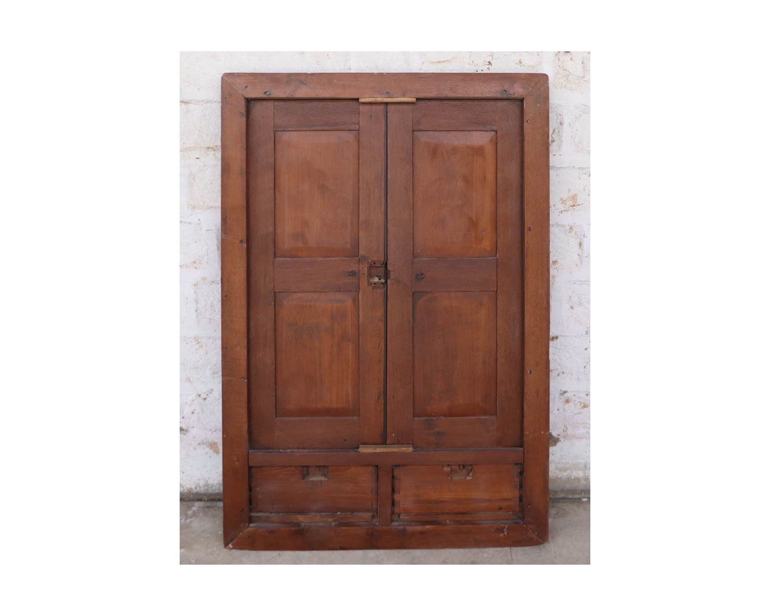Puerta india de dos hojas de madera patinada con elegantes motivos «Puerta antigua»