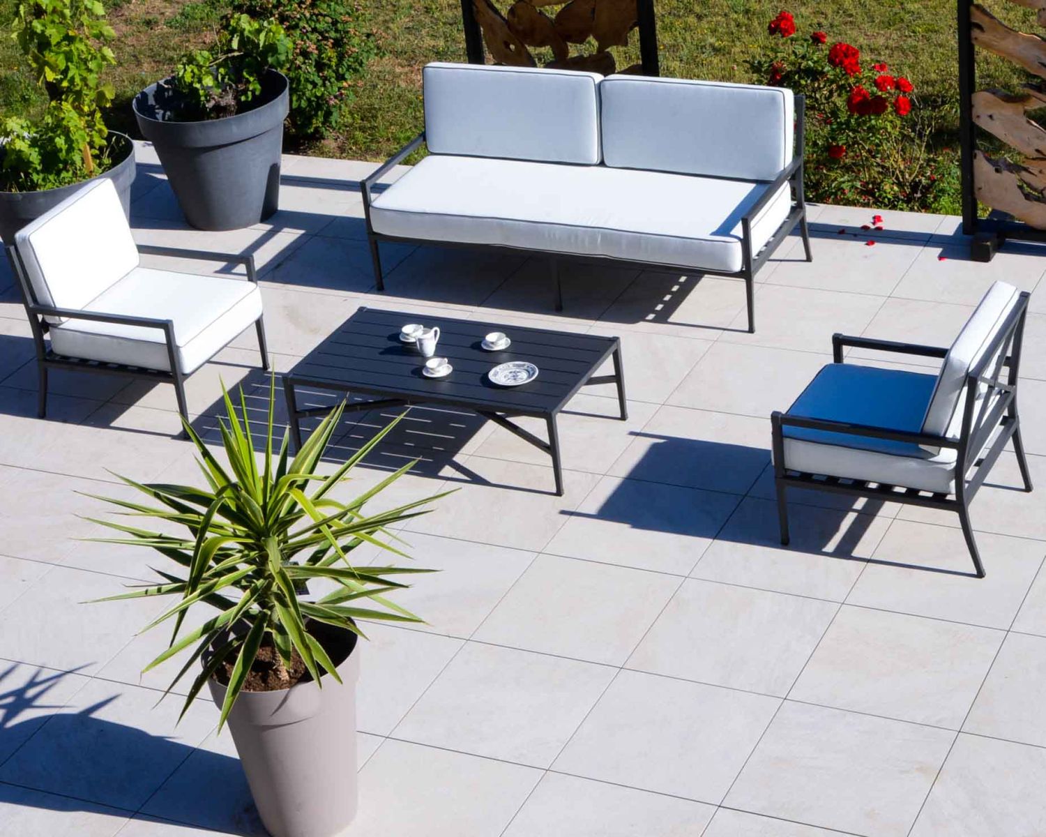 Conjunto clásico de 3 piezas de muebles de jardín en gris, de aluminio y tela «Chambord»
