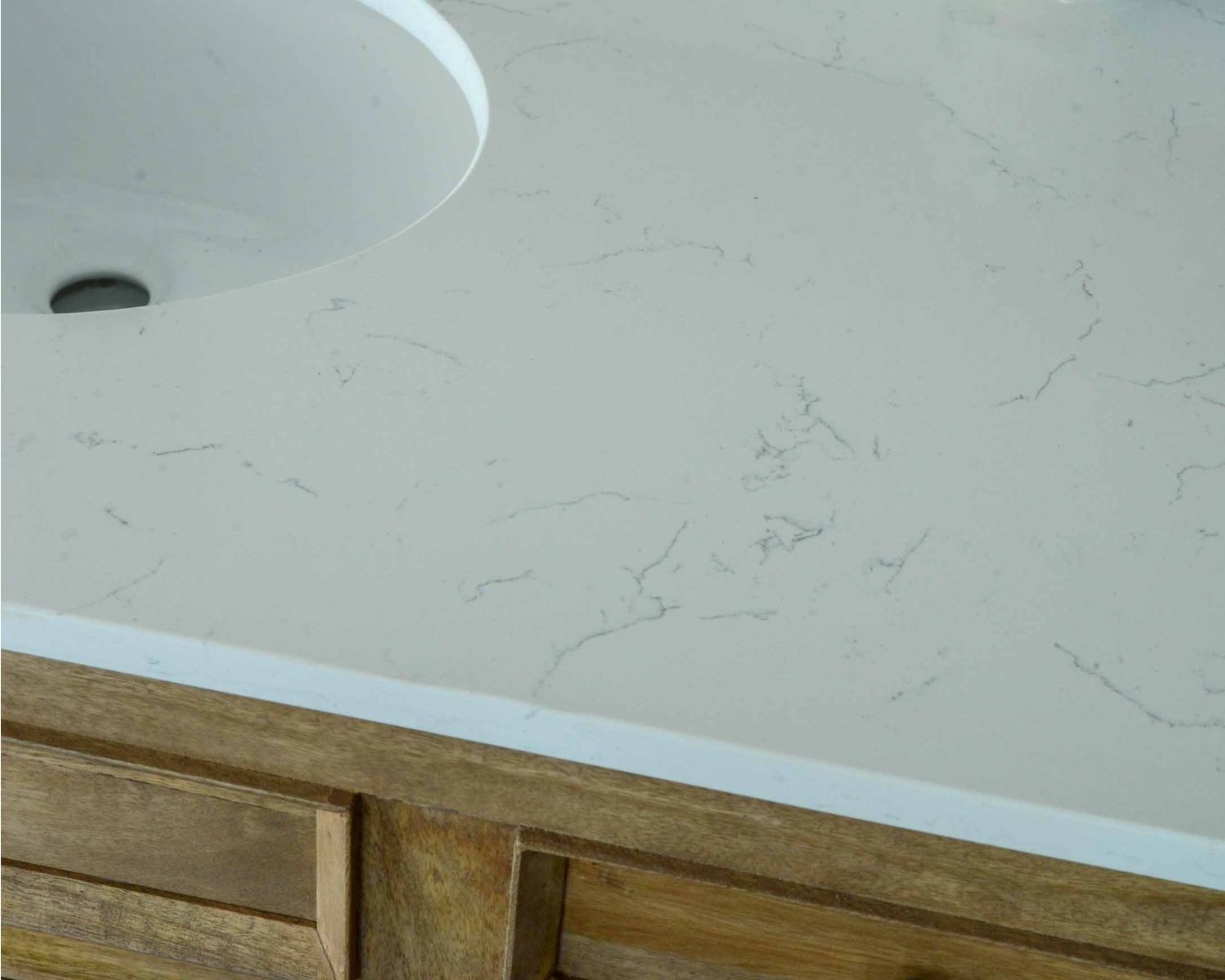 Mueble de baño con dos lavabos, de madera de mango y cuarzo blanco «Elégance»
