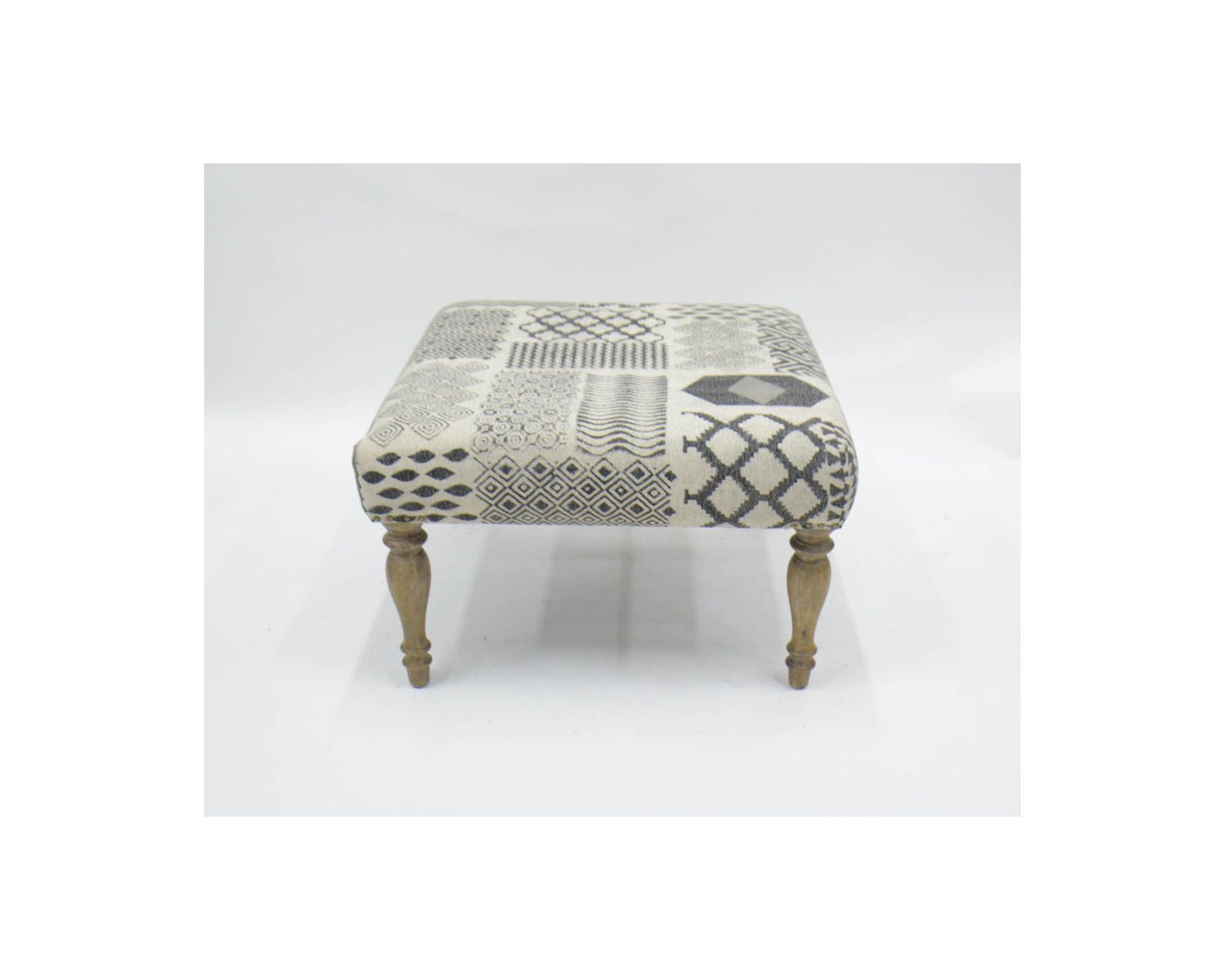 Reposapiés gris con diseño de patchwork y patas de madera natural «Sofía»