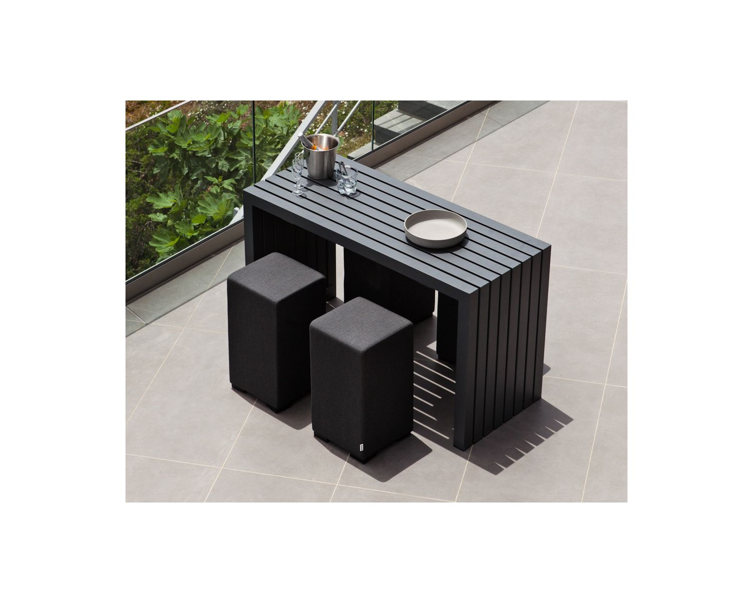 Conjunto de mesa y taburetes altos para exterior de 4 plazas «Java Island»
