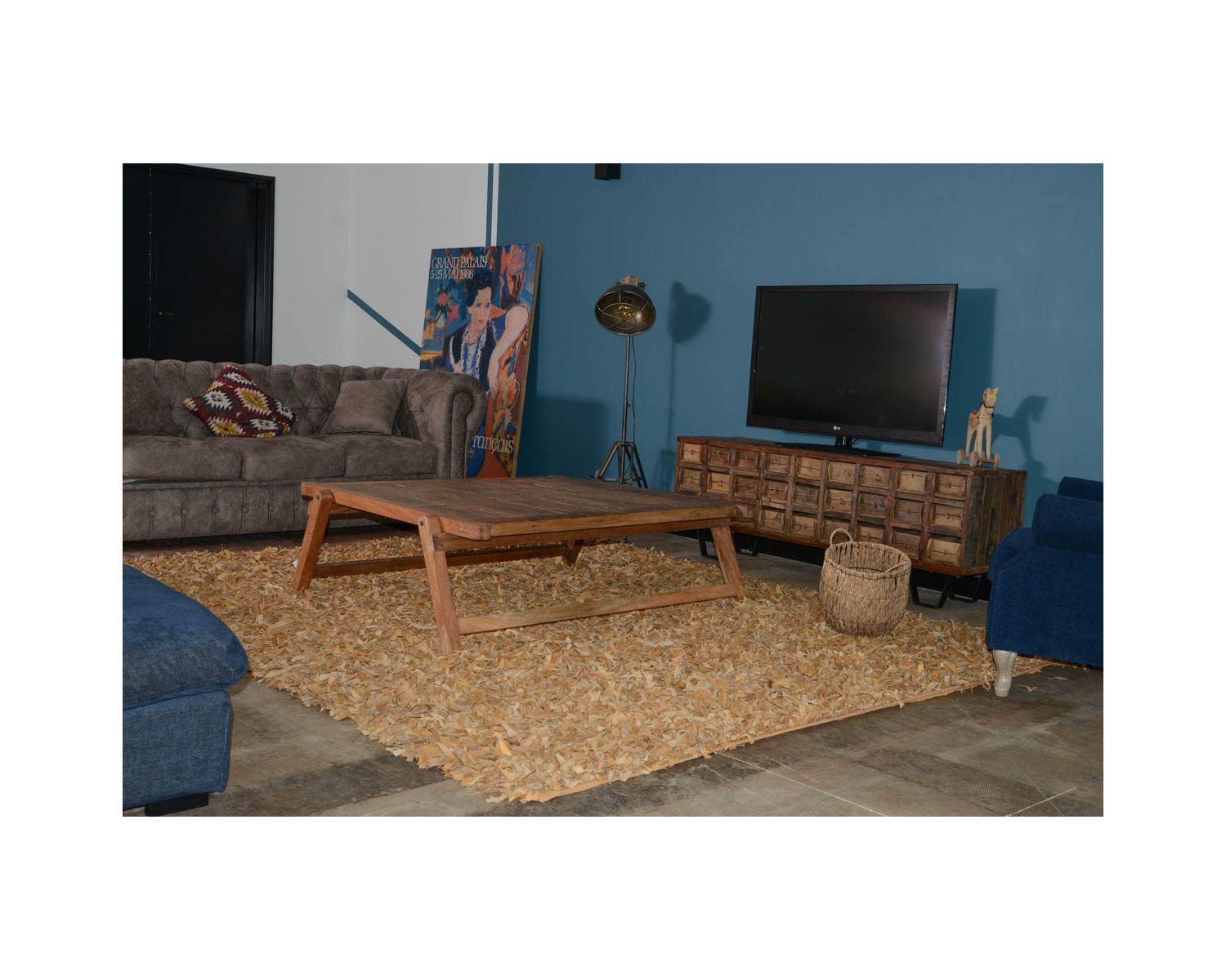 Gran mesa de centro cuadrada de madera antigua de estilo étnico «nepalí»