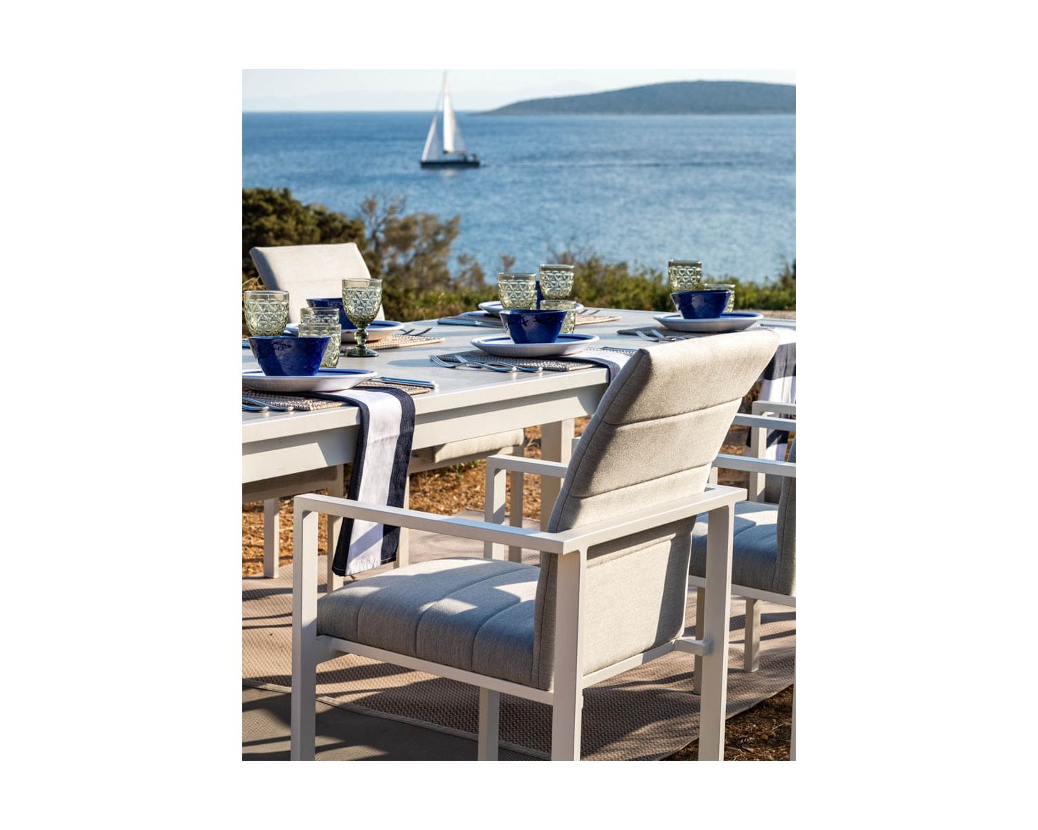 Silla de jardín moderna de tela Sunbrella y aluminio blanco «Terrasse»