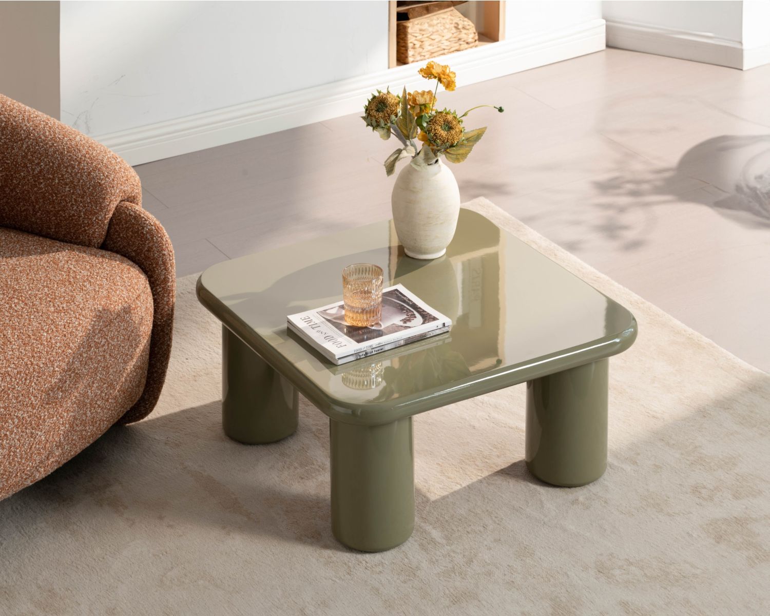 Mesa de centro cuadrada de 70 cm, de estilo minimalista, en color verde salvia «Nalya», con una base escultural