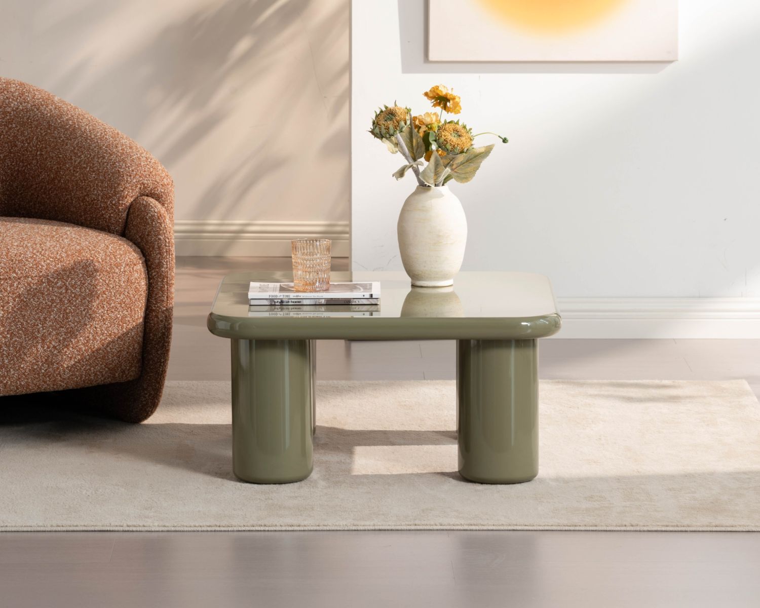Mesa de centro cuadrada de 70 cm, de estilo minimalista, en color verde salvia «Nalya», con una base escultural