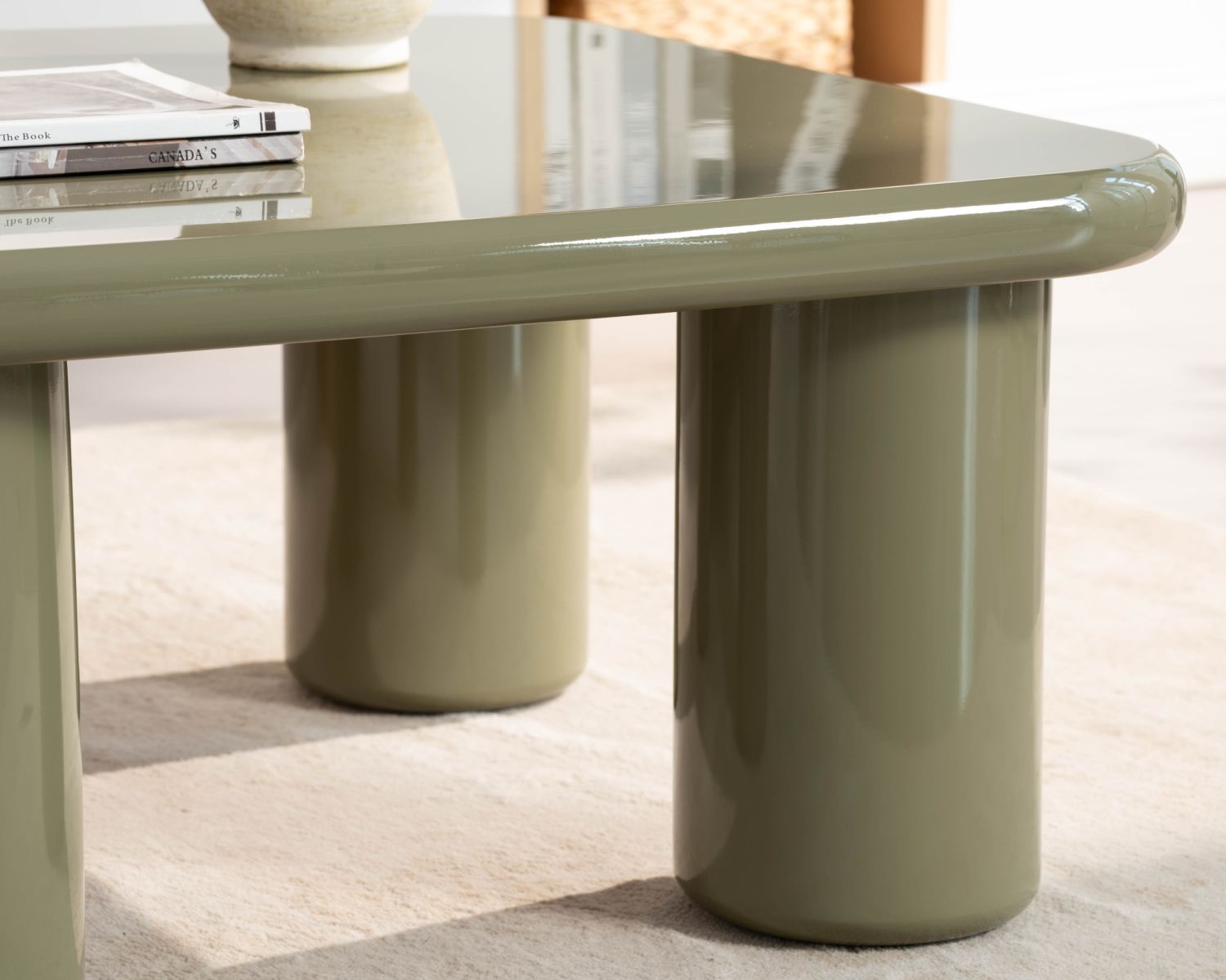 Mesa de centro cuadrada de 70 cm, de estilo minimalista, en color verde salvia «Nalya», con una base escultural