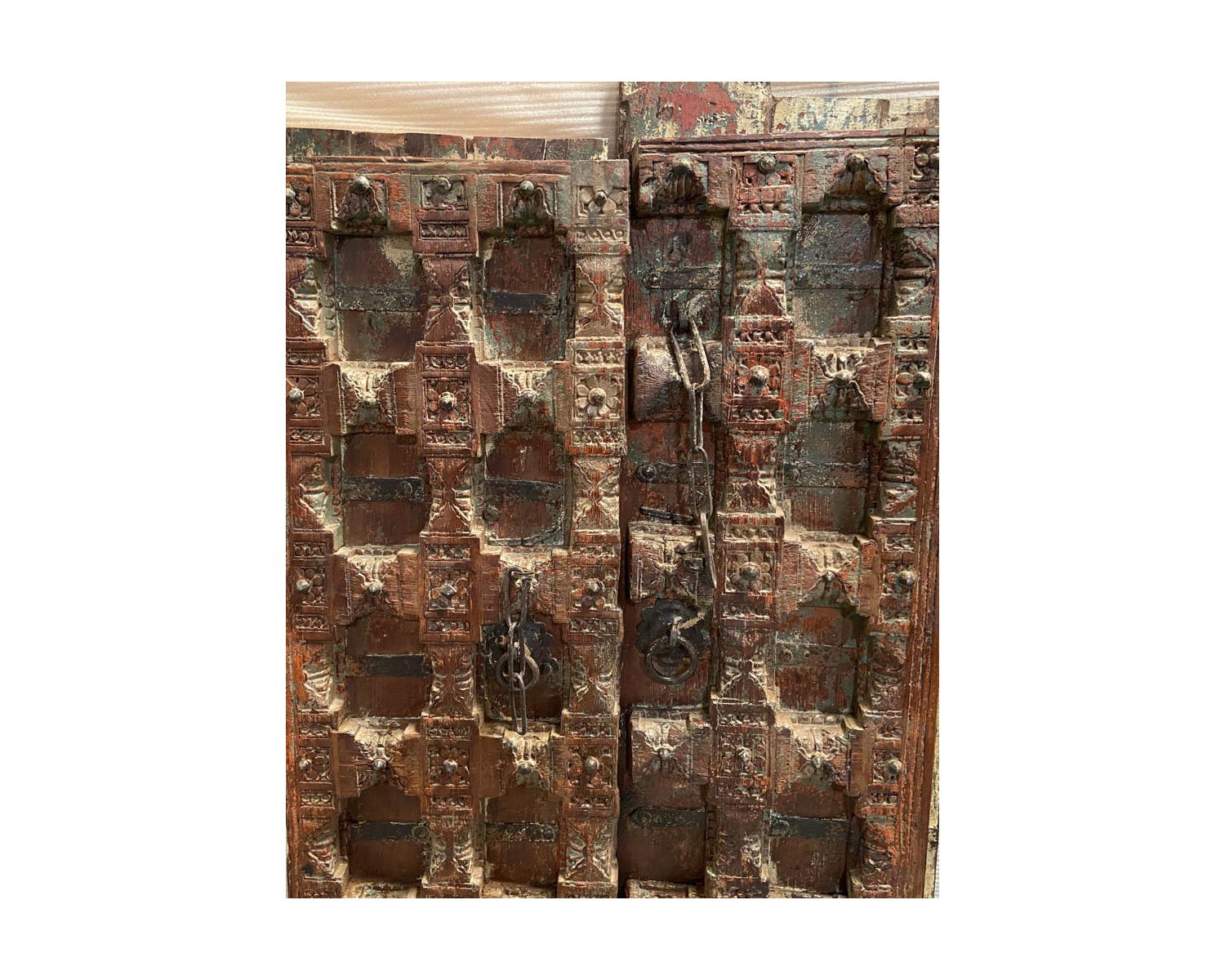 Puerta tradicional india de madera maciza y metal «Puerta antigua»