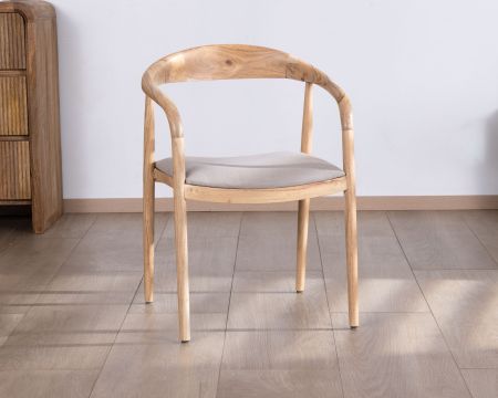 Lote de 2 sillas de comedor de líneas sencillas, de madera de acacia, con asiento de tela beige «Vogue»