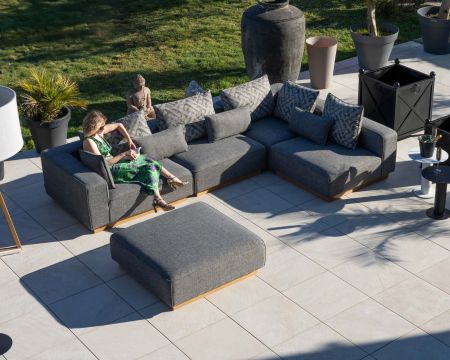 Sofá modular de exterior de teca y tela gris jaspeada «Armando», en forma de L con otomana
