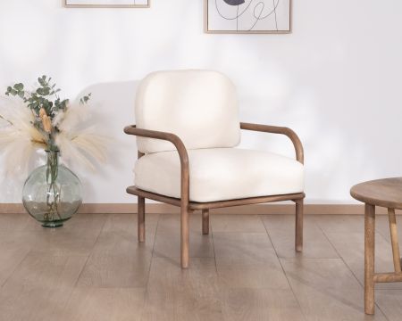 Sillón auxiliar de estilo retro «Pio» con tejido bouclé en color crudo