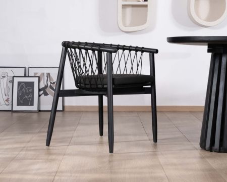 Silla de comedor negra de madera y cuerda trenzada «Katue»