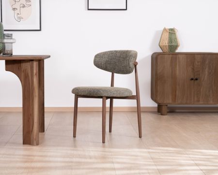 Lote de 2 sillas de comedor de estilo retro, en tejido de trama color caqui «Arpège», con patas con acabado de nogal