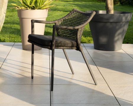 Lote de 2 sillas de jardín envolventes de cuerda trenzada gris oscuro «Chair'ming»