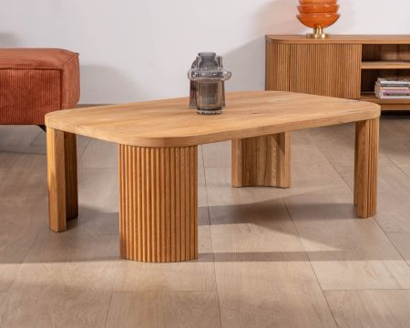 Mesa de centro de líneas sencillas con patas acanaladas de estilo retro en roble aceitado «Winton»