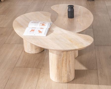 Juego de dos mesitas bajas de diseño minimalista en madera de mango «Jappy», con forma de alubia