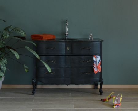Mueble de baño de madera de mango negro y piedra, con cajones de estilo retro tipo cómoda 