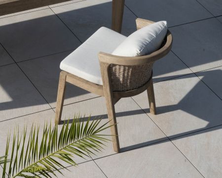 Cómoda silla de comedor de alta gama de teca lijada con cojines beige «Verona»