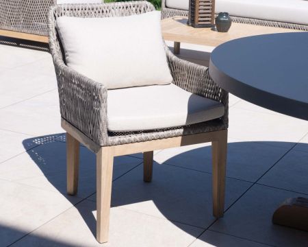 Silla de exterior de alta gama, trenzada en teca y tejido jaspeado «Porticcio»