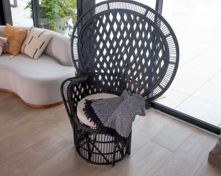 Sillón original de estilo Pomare de mimbre trenzado negro «Taïpa Beach»