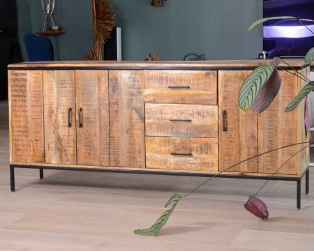 Gran aparador de madera maciza y metal «Mango» con múltiples compartimentos