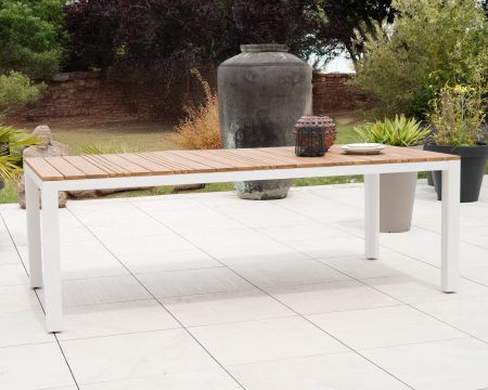 Mesa grande de comedor para exterior de aluminio blanco y teca «Dolce Vita», 220 cm