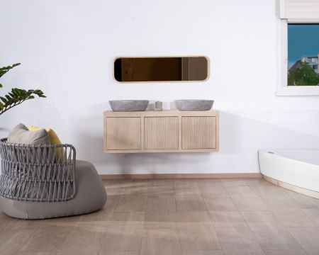 Mueble bajo lavabo suspendido de 140 cm en madera de mango blanqueada «Nani» con frentes de doble textura