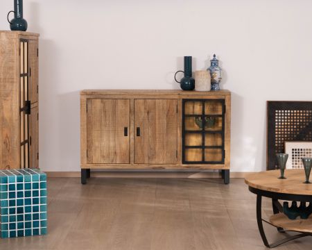 Pequeño aparador de madera maciza de mango con vitrina «Manelo» de 145 cm