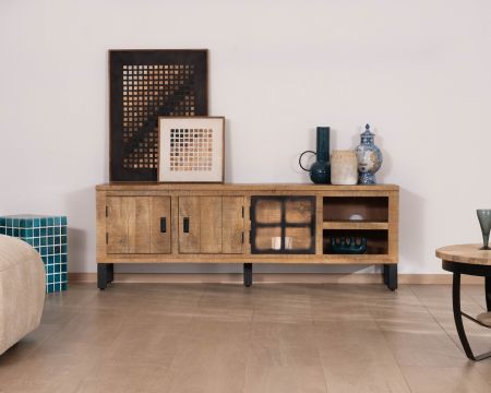 Mueble de televisión contemporáneo de madera maciza de mango con puerta acristalada «Manelo», 175 cm