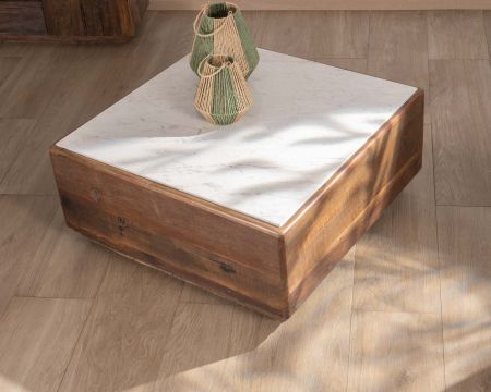 Mesa de centro cuadrada de 100 cm, de madera reciclada y con tablero de mármol blanco «Mood»