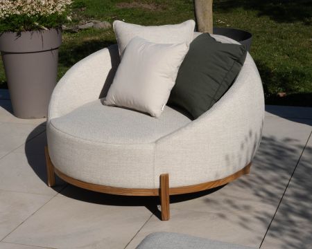Sillón redondo XL de tejido especial para exteriores blanco jaspeado «Roncobello» con cojines decorativos