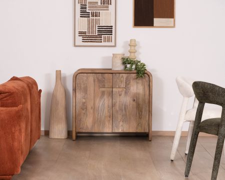 Pequeño mueble de almacenamiento de dos puertas de madera maciza de mango «Spelano», estilo neovintage
