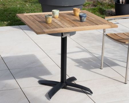 Mesa de bar de 80 x 80 cm de teca con pie central de aluminio «Ozone» y tablero abatible