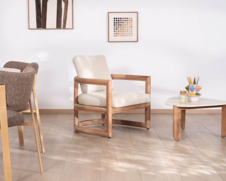 Sillón lounge de teca maciza «Alizé» con cojines de tejido bouclé en color crudo – para interior y exterior