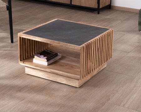 Mesa de centro cuadrada con tablero de chapa de piedra y estructura de madera calada «Pikto»